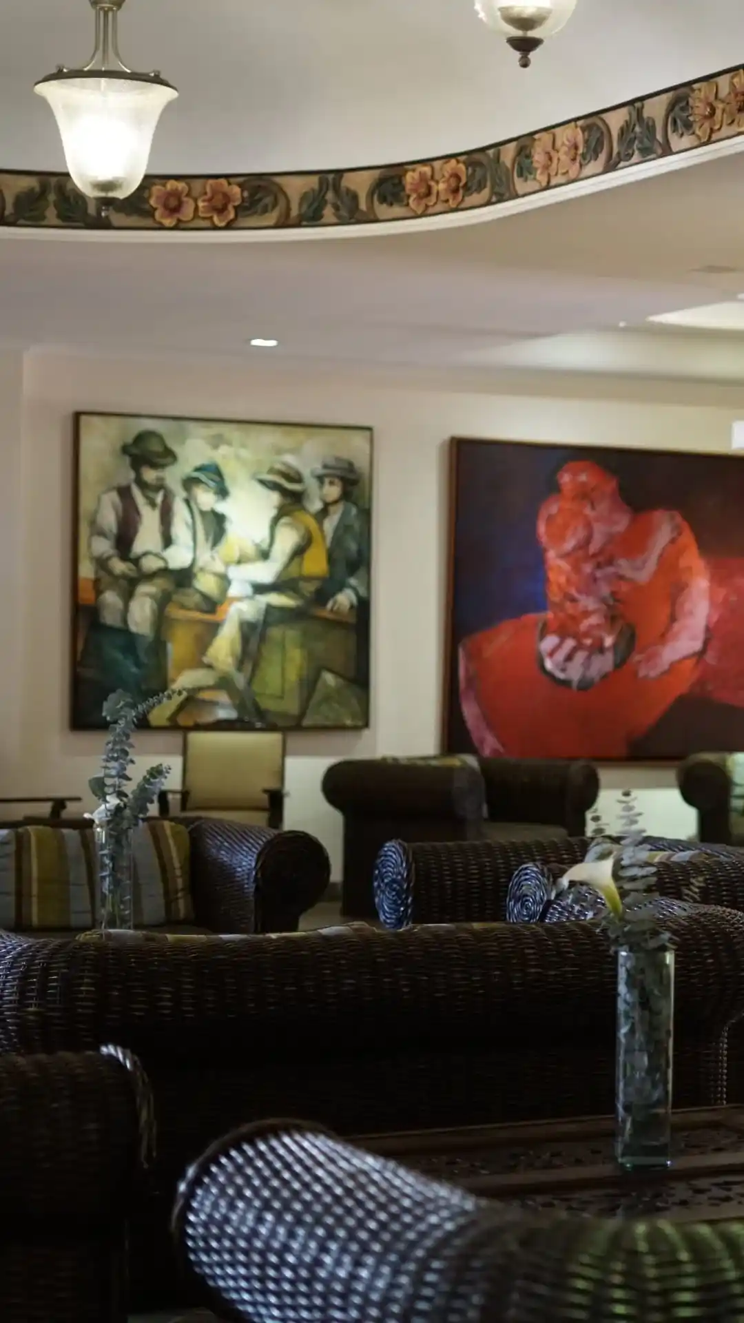 Pintura clásica enmarcada en el pasillo principal del Hotel Belensate
